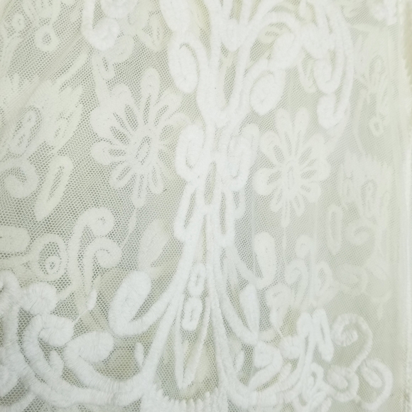 Unbranded No Tags crochet lace top cream overlay small look at measurements - Picture 7 of 7